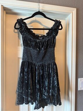 Velvet Smocked Waist Ruffle Strap Romper in Black